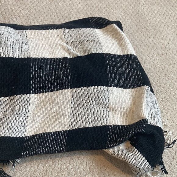 Black and white checkered throw blanket - Picture 4 of 4